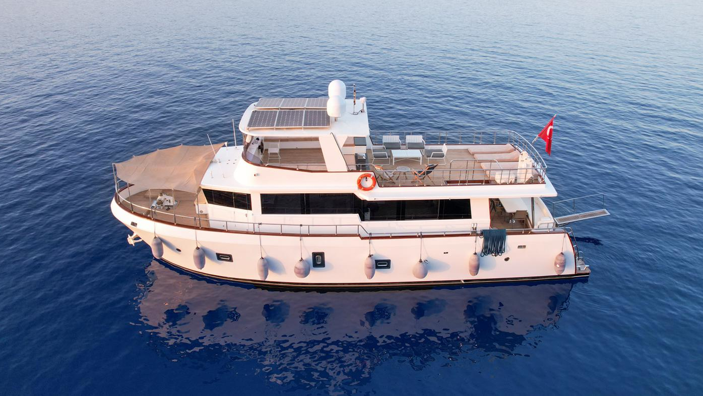 MY Ruzanna 1 – Motor yacht