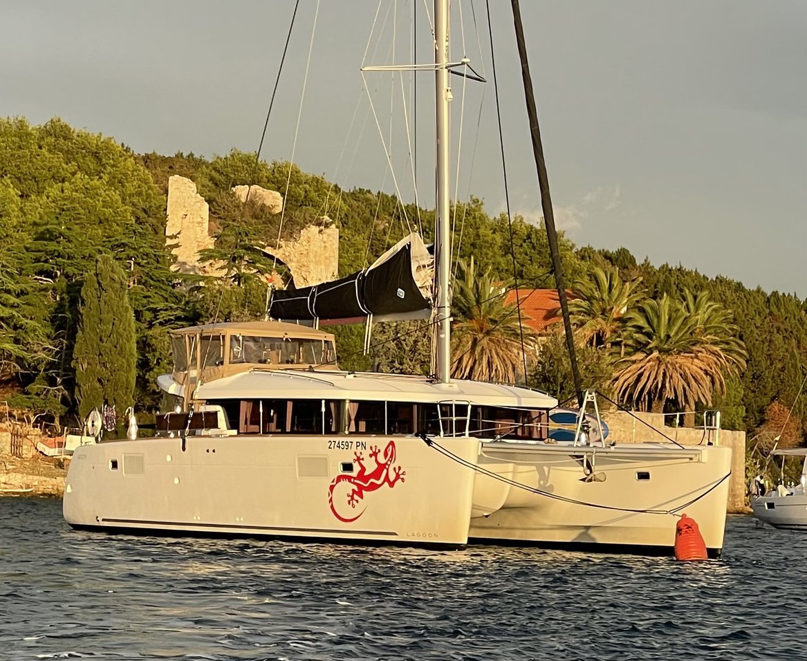 Lagoon 450 S – 4 + 1 cab. – Catamaran