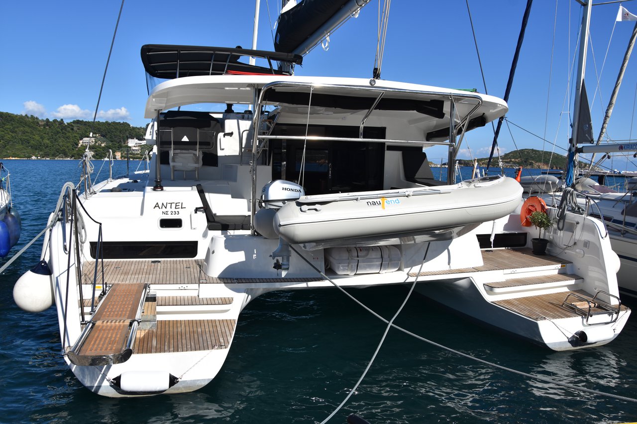 Lagoon 42 – 4 + 2 cab. – Catamaran
