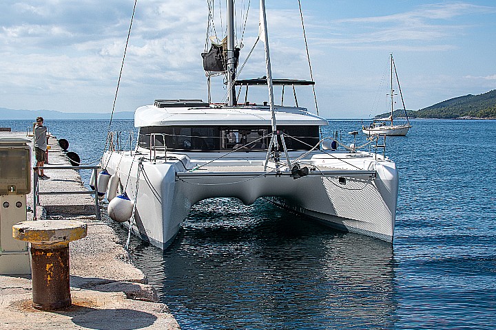 Lagoon 42 – 4 + 2 cab. – Catamaran