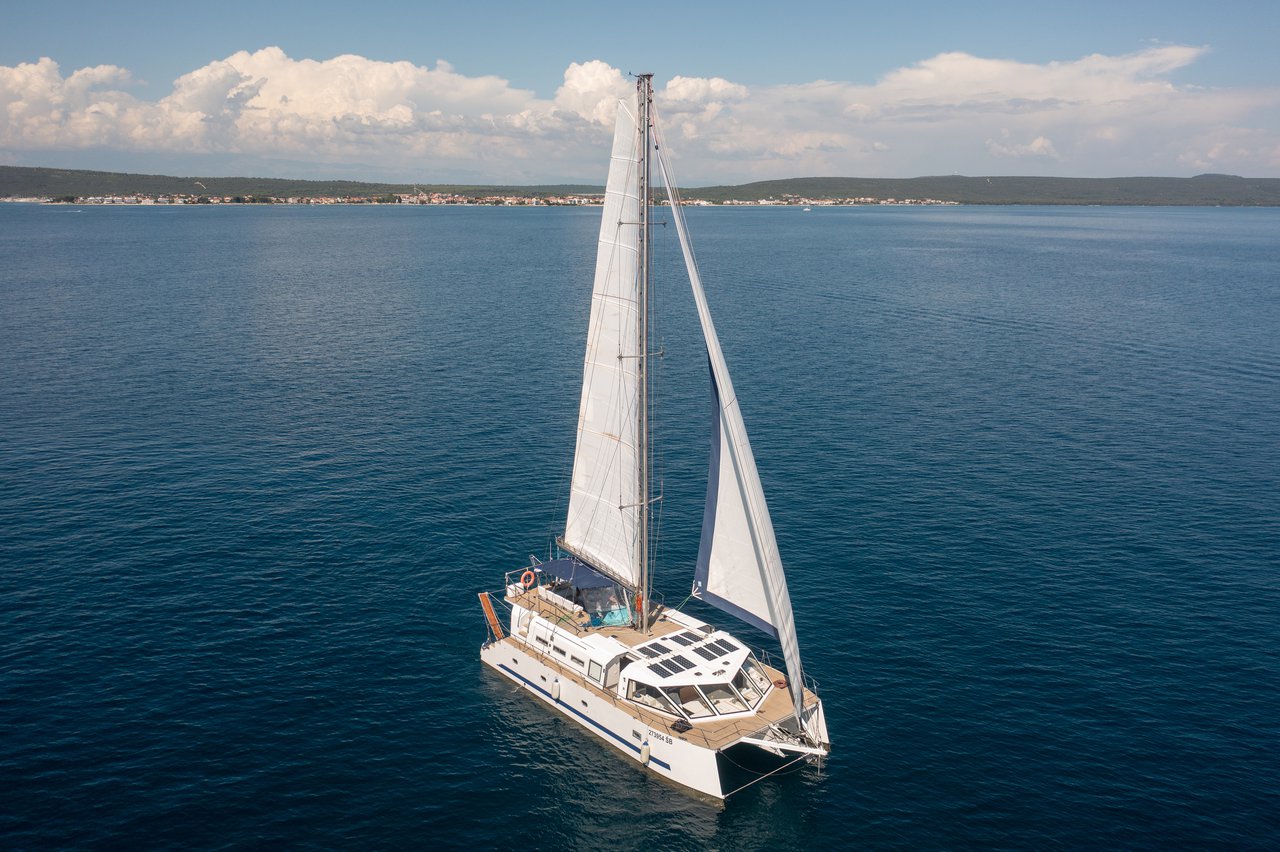 Upwind 50 Eco – 4 + 1 cab. – Catamaran