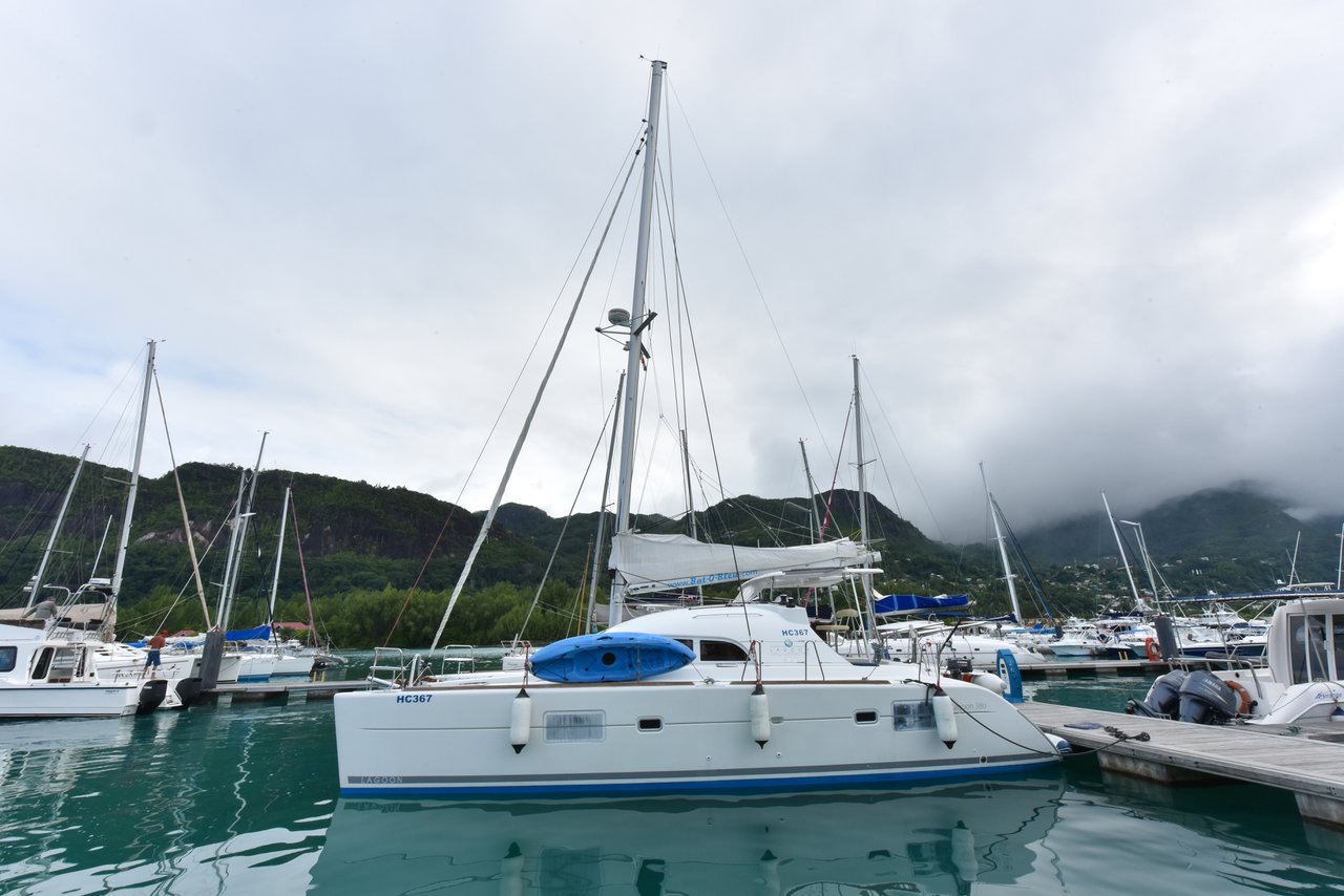 Lagoon 380 – 3 + 2 cab. – Catamaran