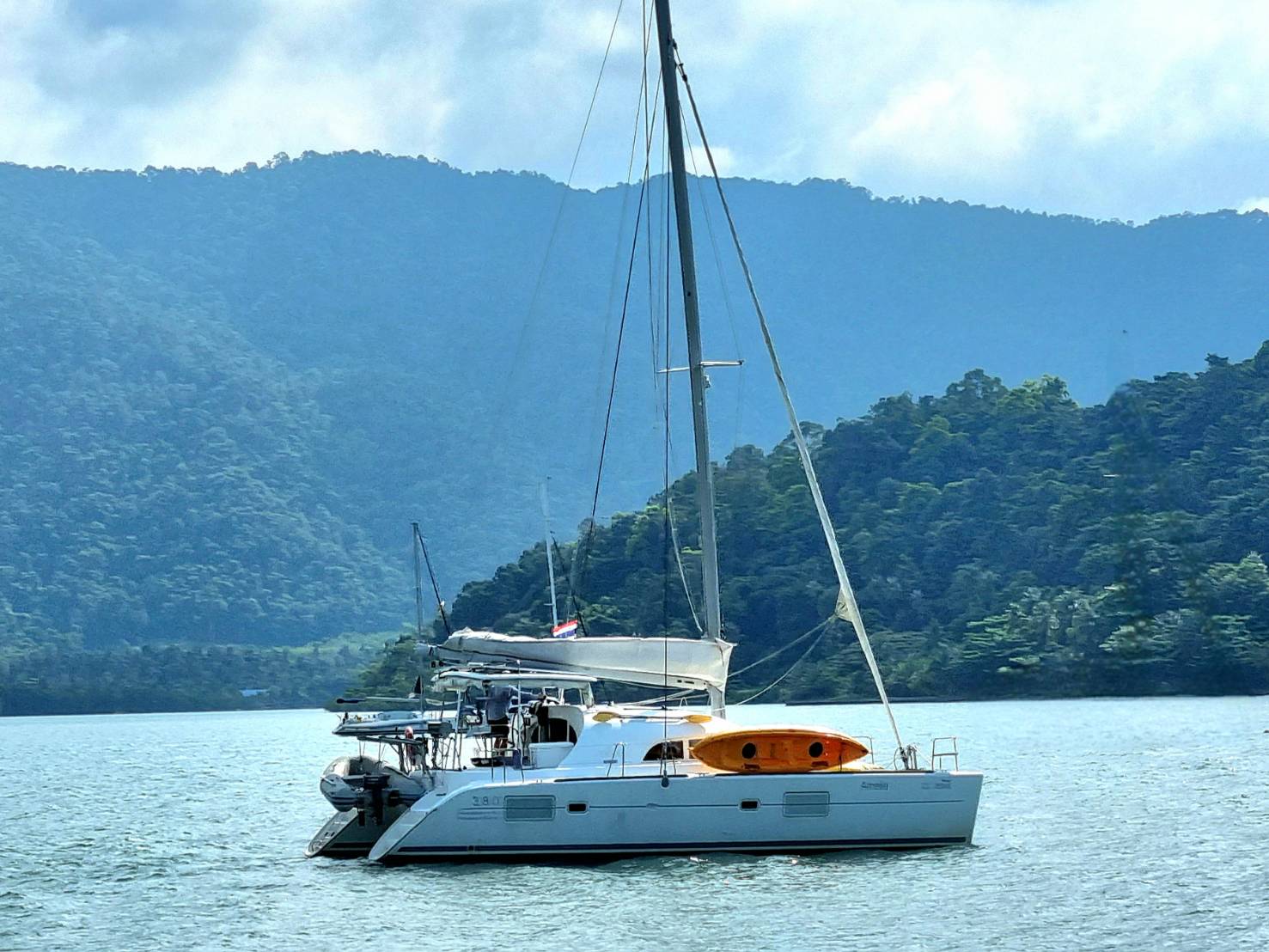 Lagoon 380 – 4 + 1 cab. – Catamaran