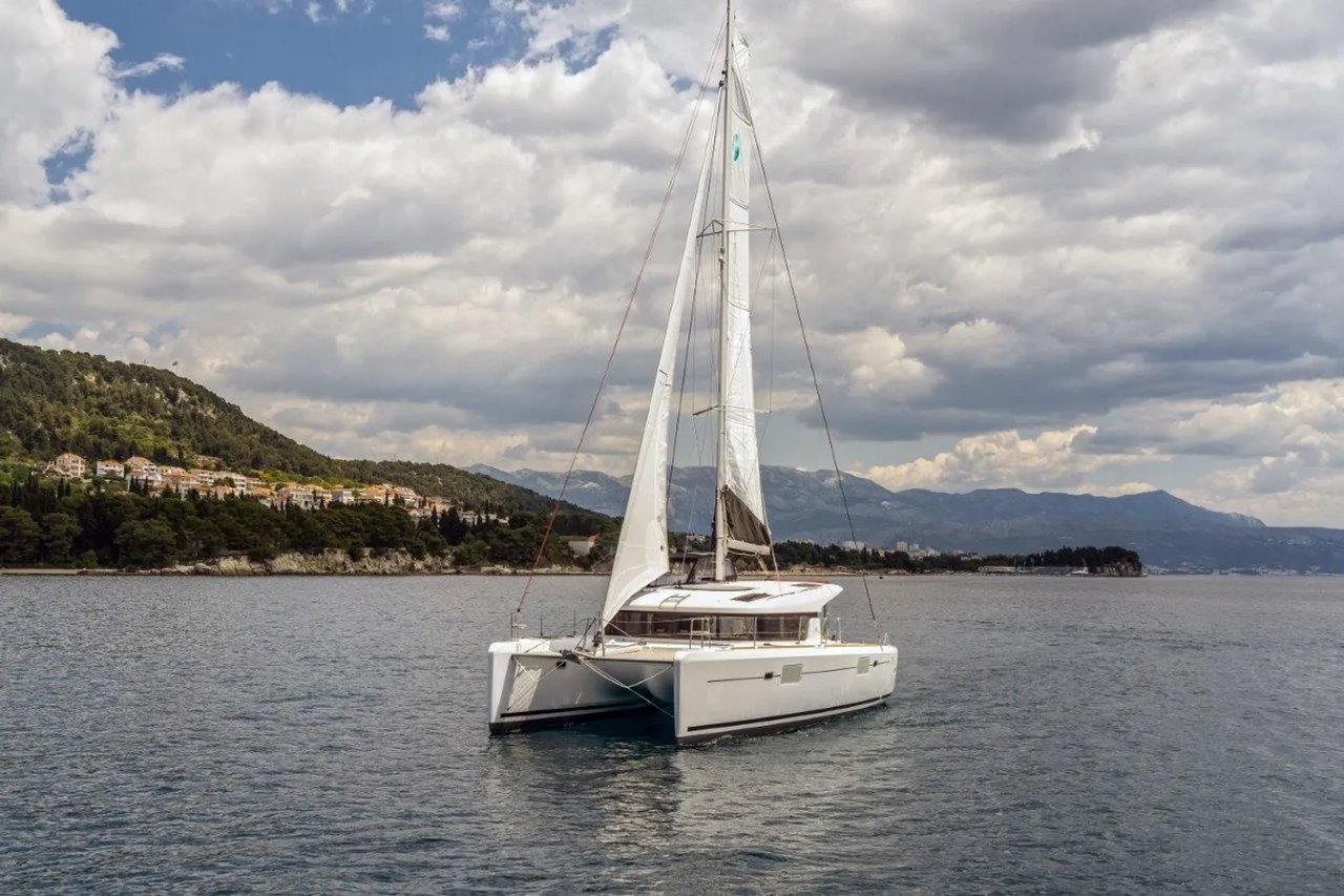 Lagoon 39 – 4 + 2 cab. – Catamaran
