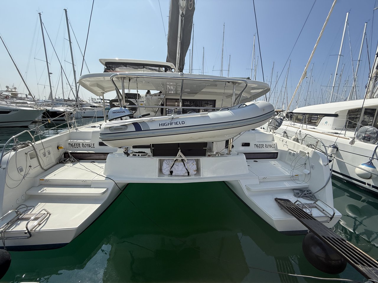 Lagoon 42 – 4 + 2 cab. – Catamaran