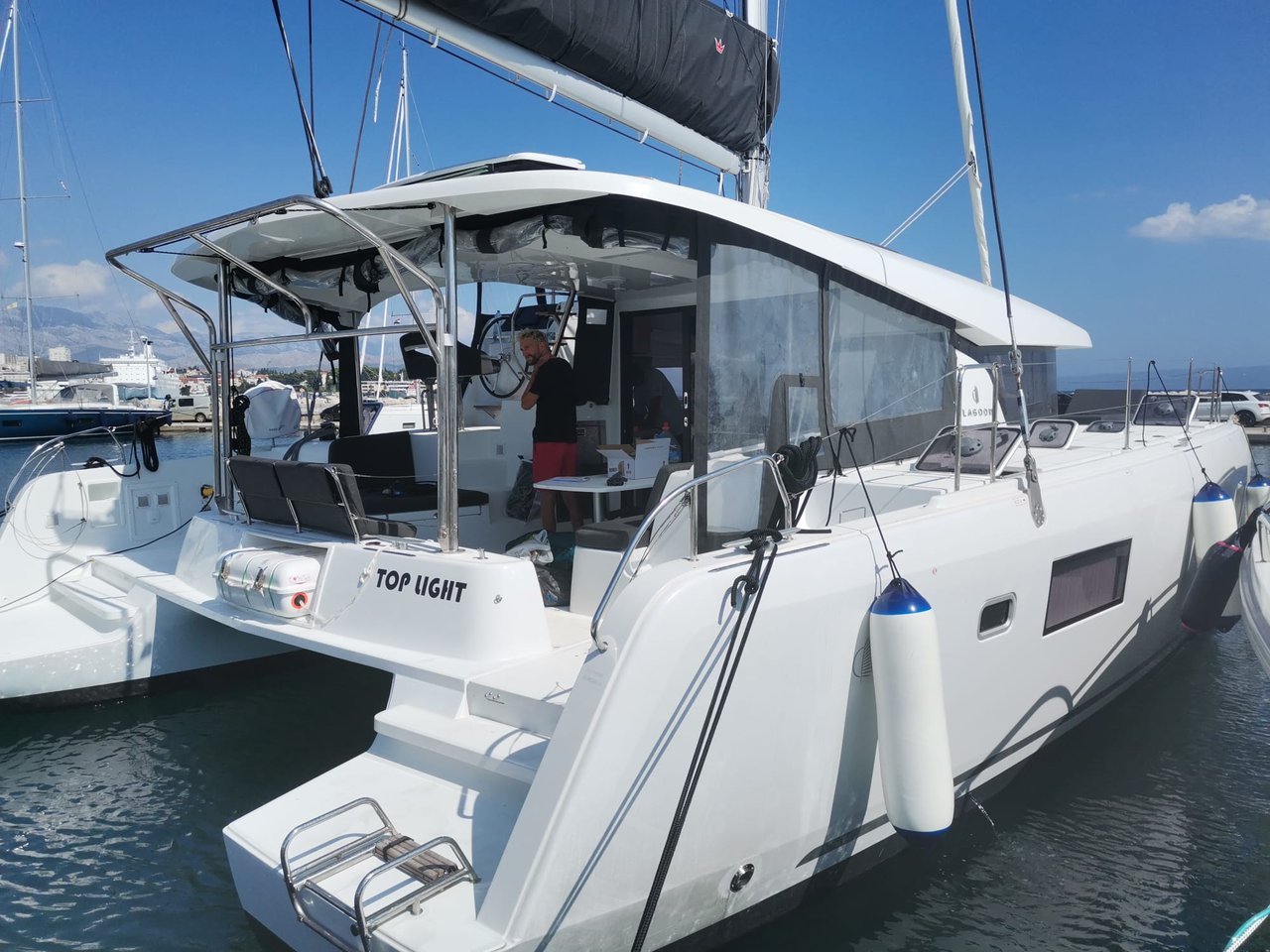 Lagoon 42 – 4 + 2 cab. – Catamaran