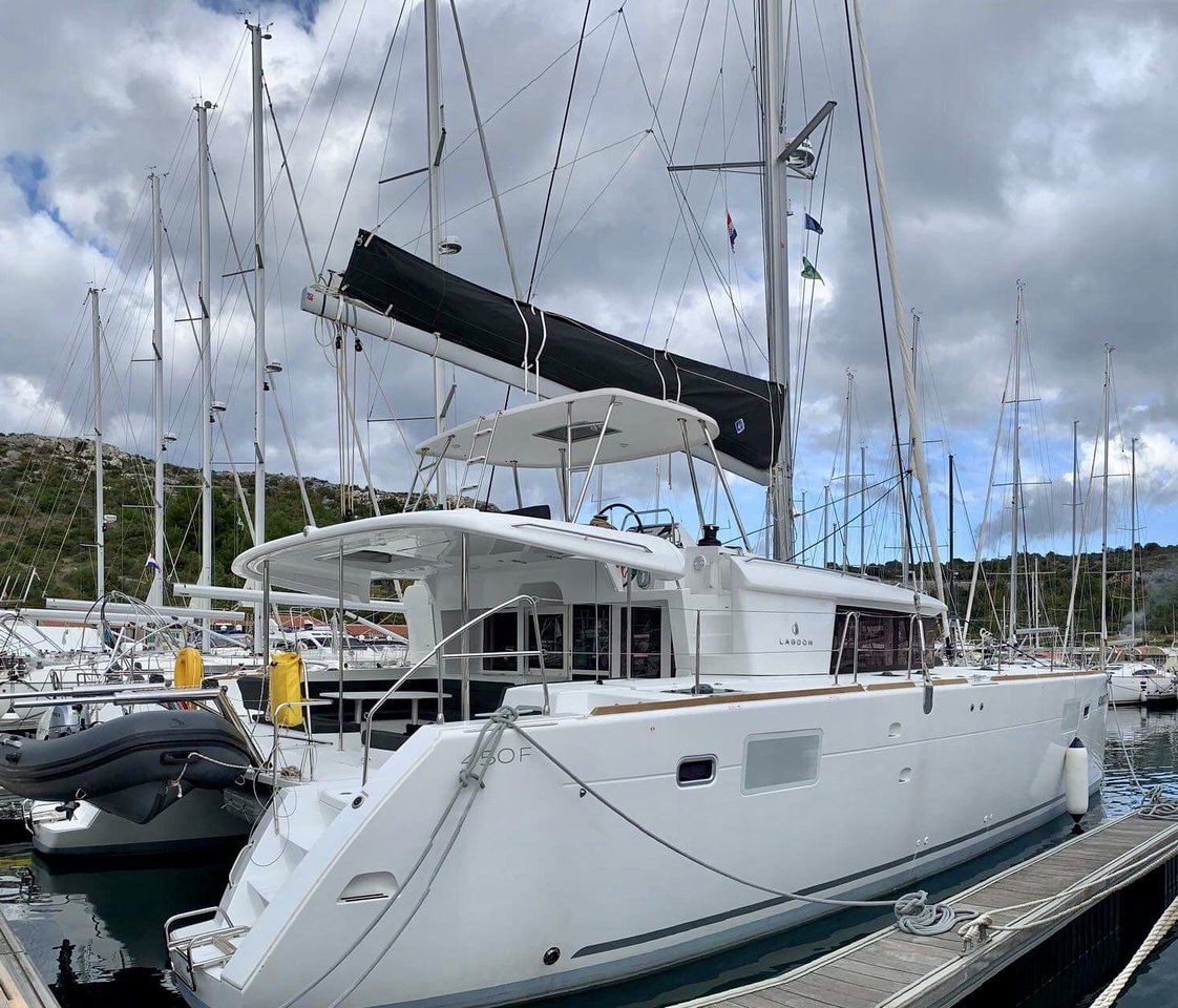 Lagoon 450 F – 4 + 2 cab. – Catamaran