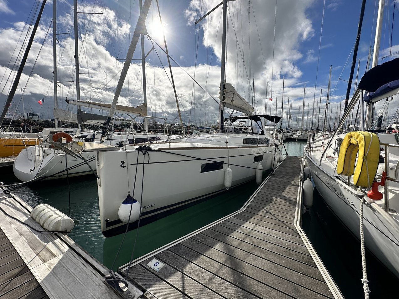 Oceanis 38.1 – Sailing yacht