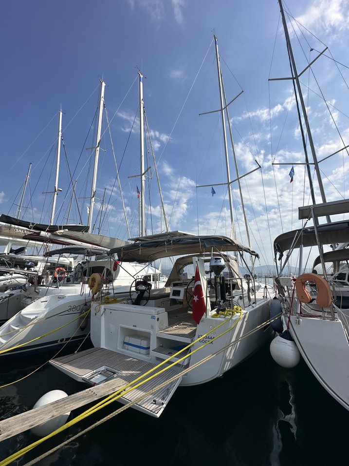 Dufour 430 – 3 cab. – Sailing yacht