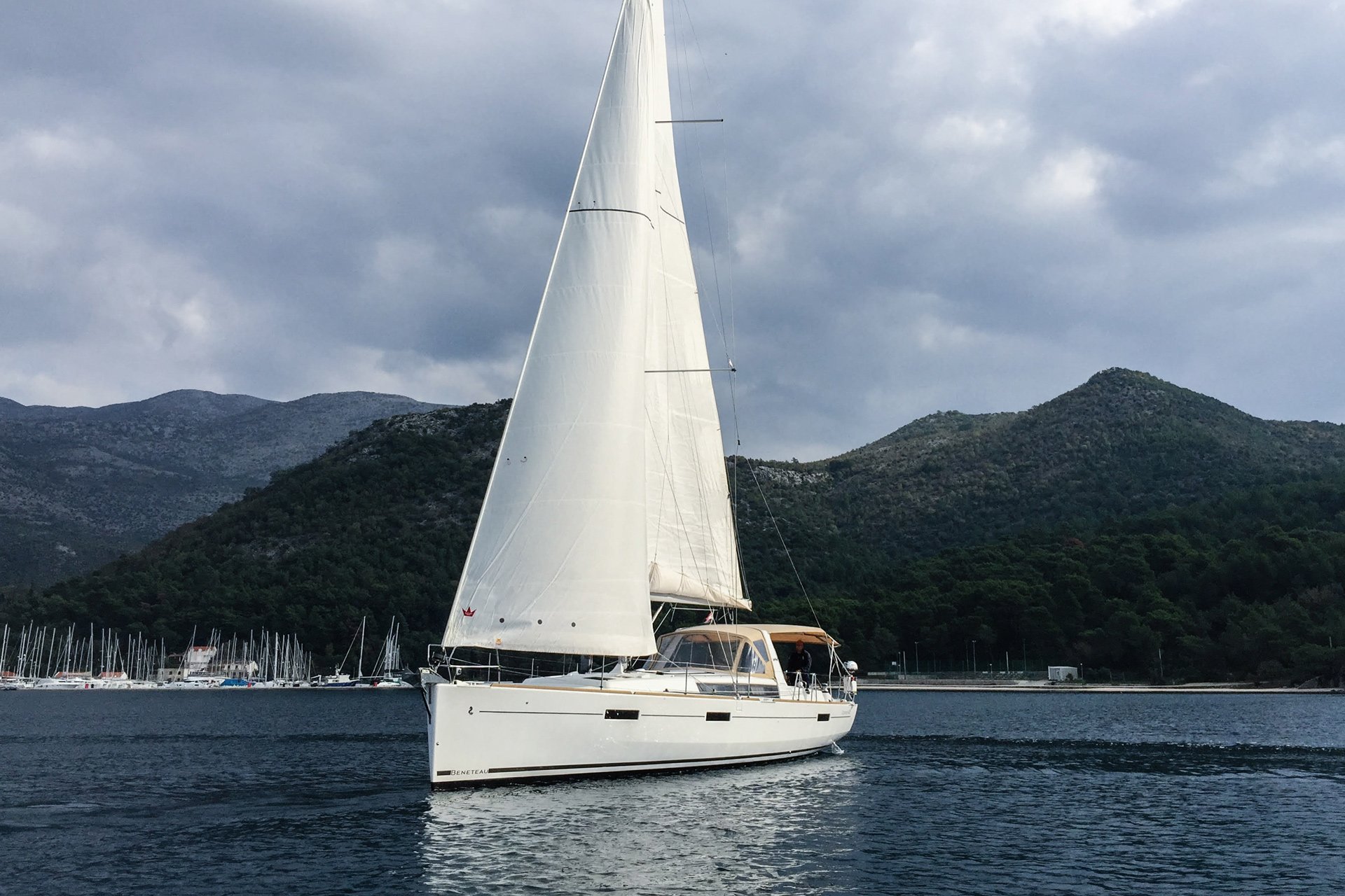 Oceanis 45 – 4 cab. – Sailing yacht