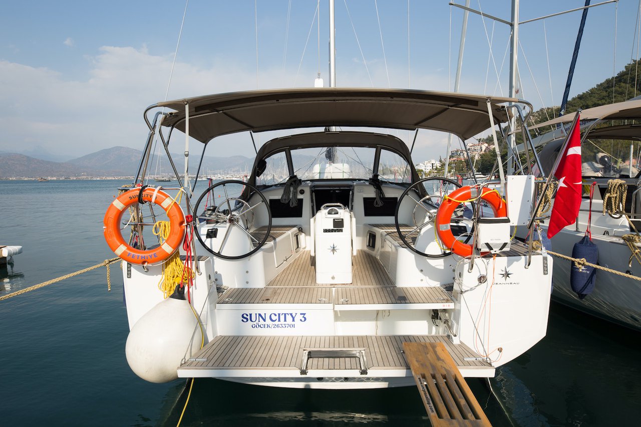 Sun Odyssey 410 – 3 cab. – Sailing yacht