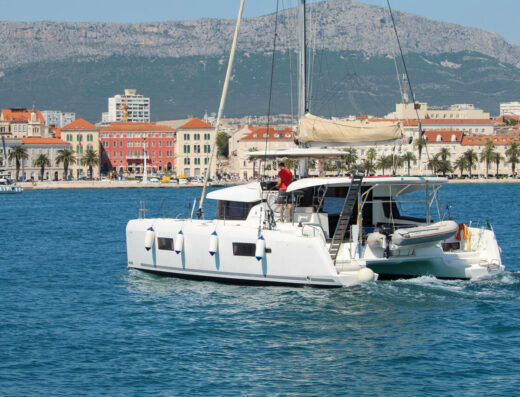 Lagoon 42 – 4 + 2 cab. – Catamaran