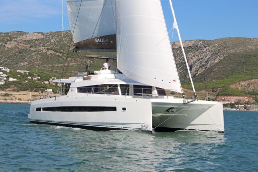 Bali 5.4 – 6 + 2 cab. – Catamaran
