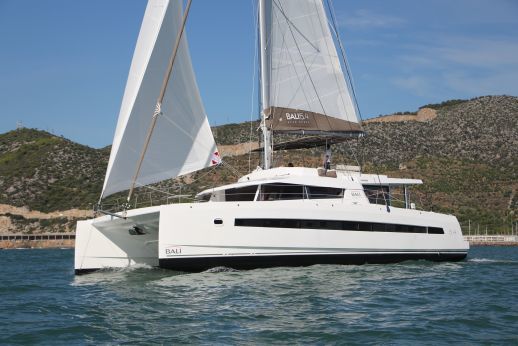 Bali 5.4 – 6 + 2 cab. – Catamaran