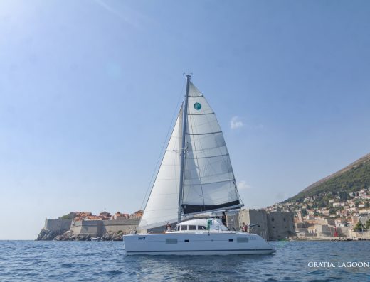 Lagoon 380 – 4 cab. – Catamaran
