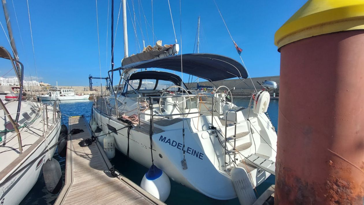 Jeanneau 53 – 5 cab. – Sailing yacht