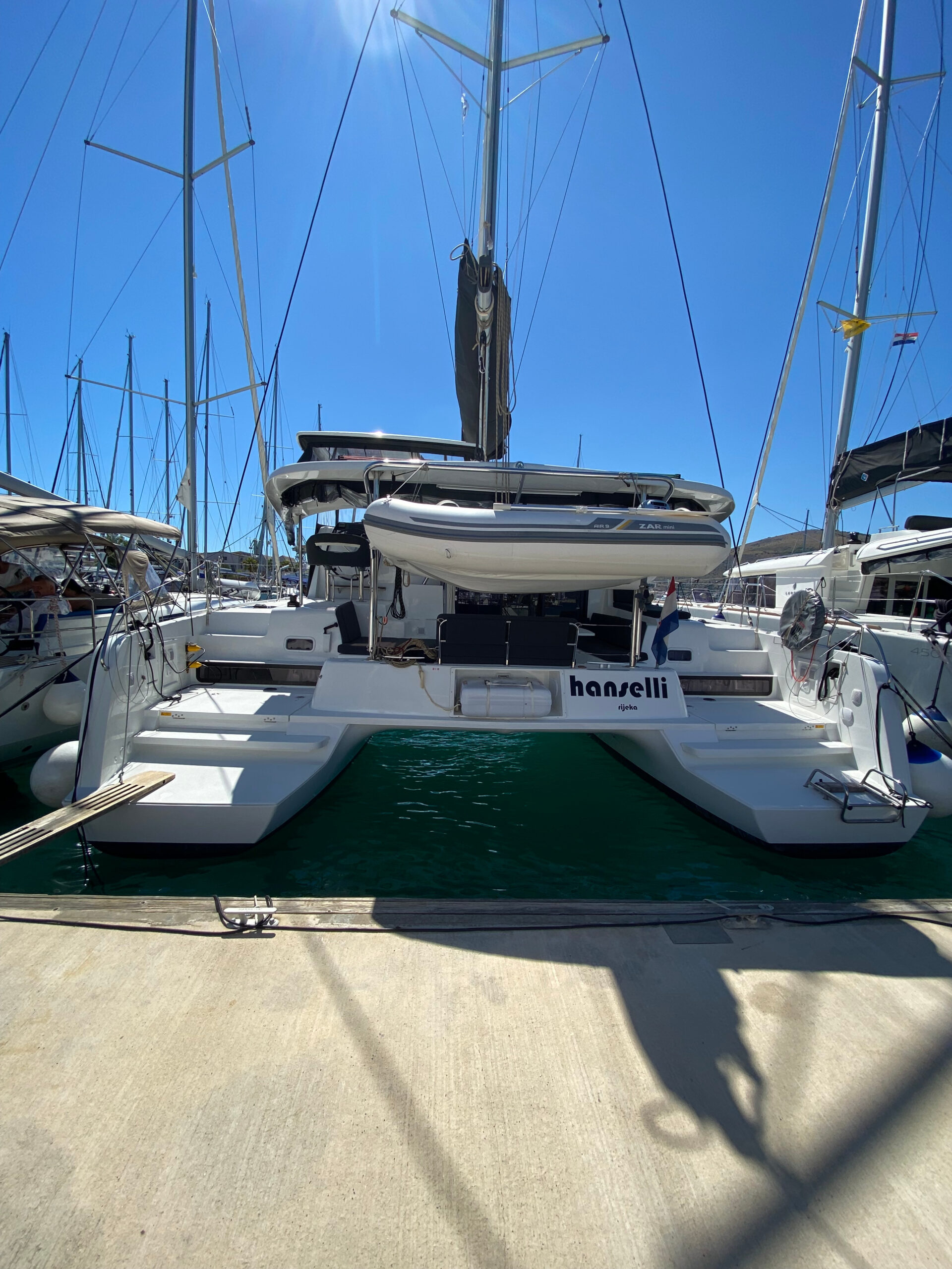 Lagoon 42 – 4 + 2 cab. – Catamaran