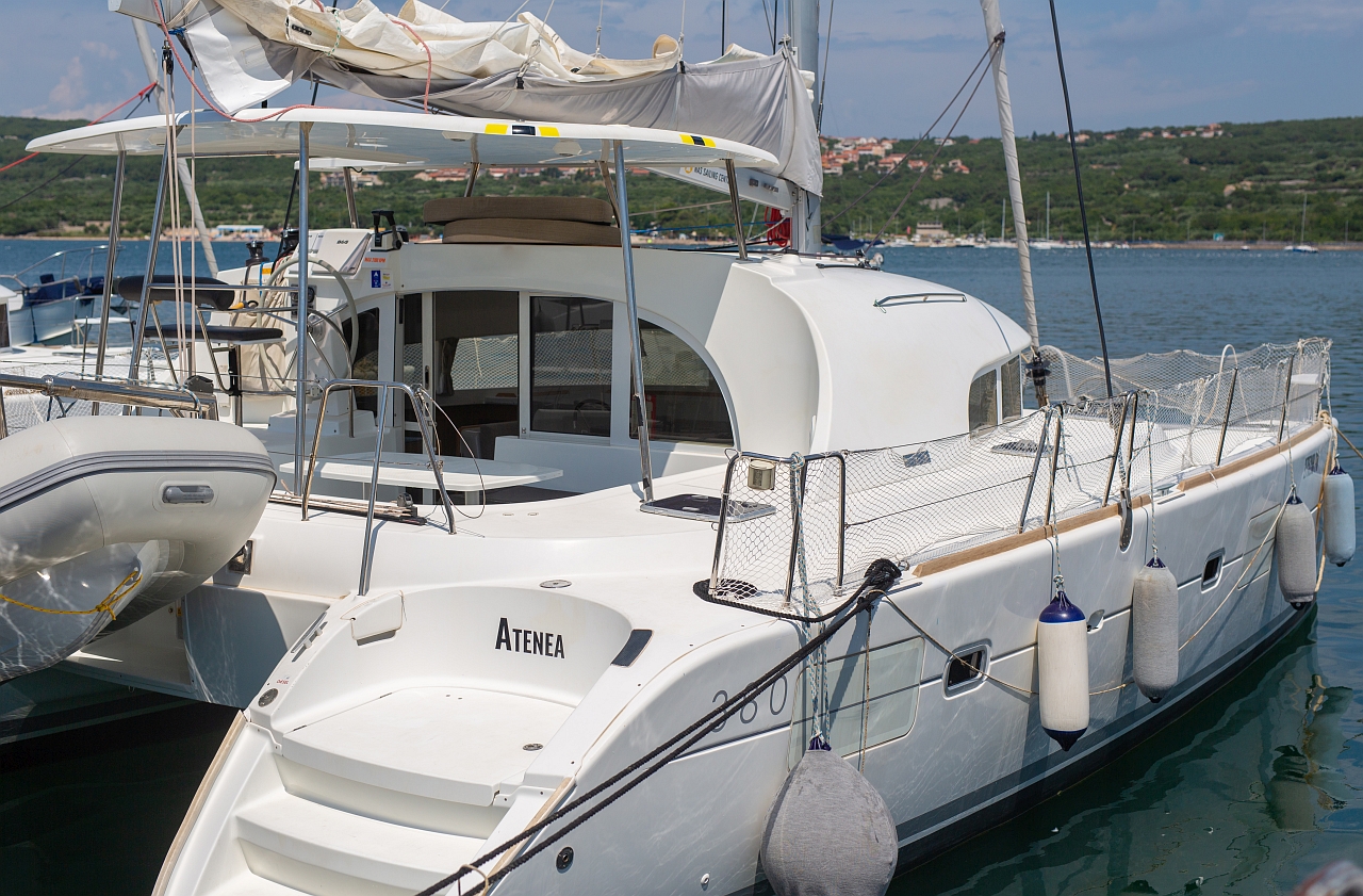 Lagoon 380 S2 – 4 + 2 cab. – Catamaran