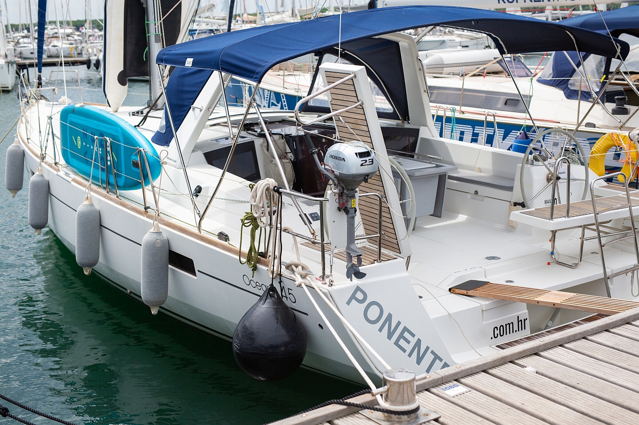 Oceanis 45 – 4 cab. – Sailing yacht