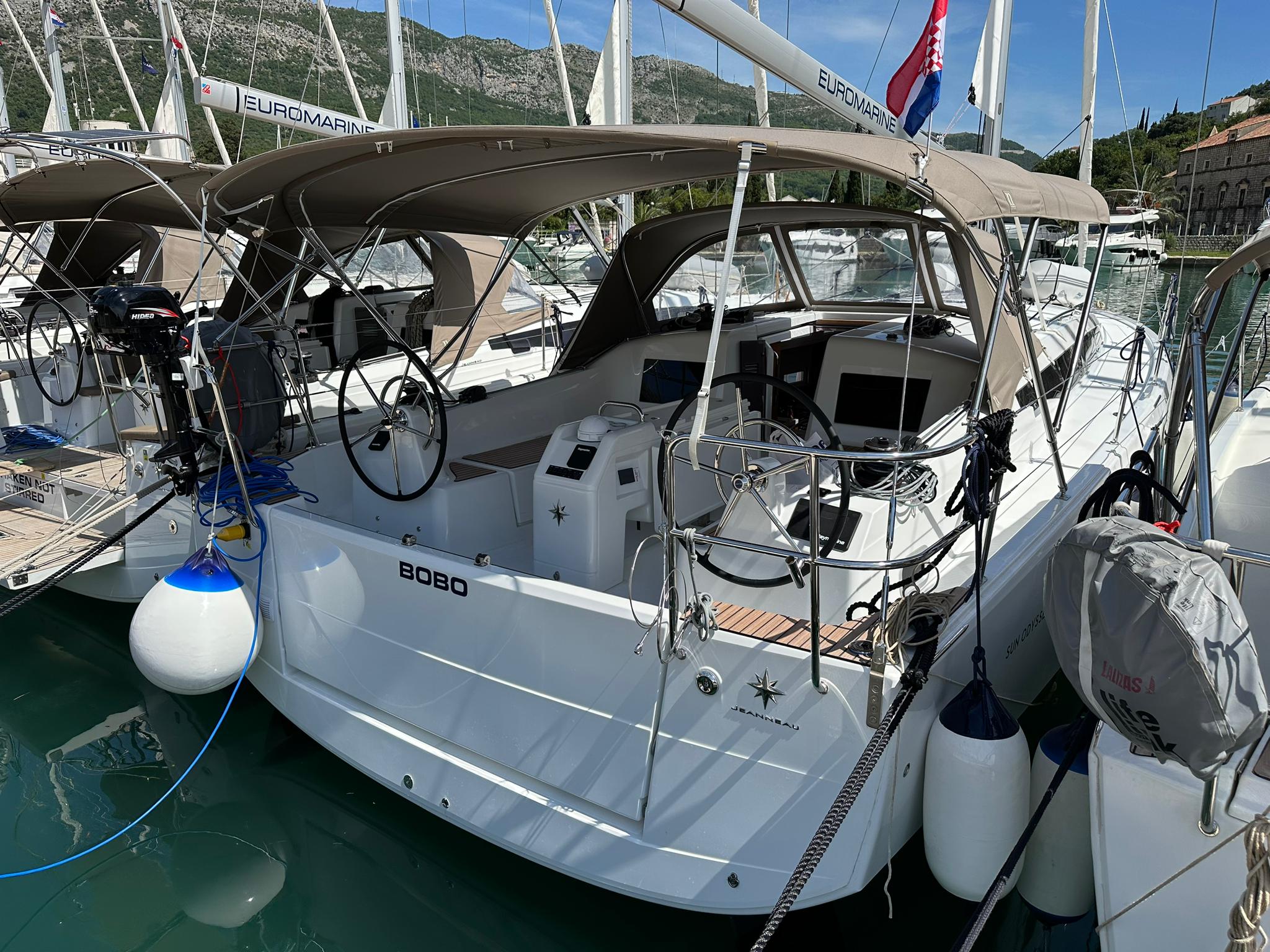Sun Odyssey 410 – 3 cab. – Sailing yacht