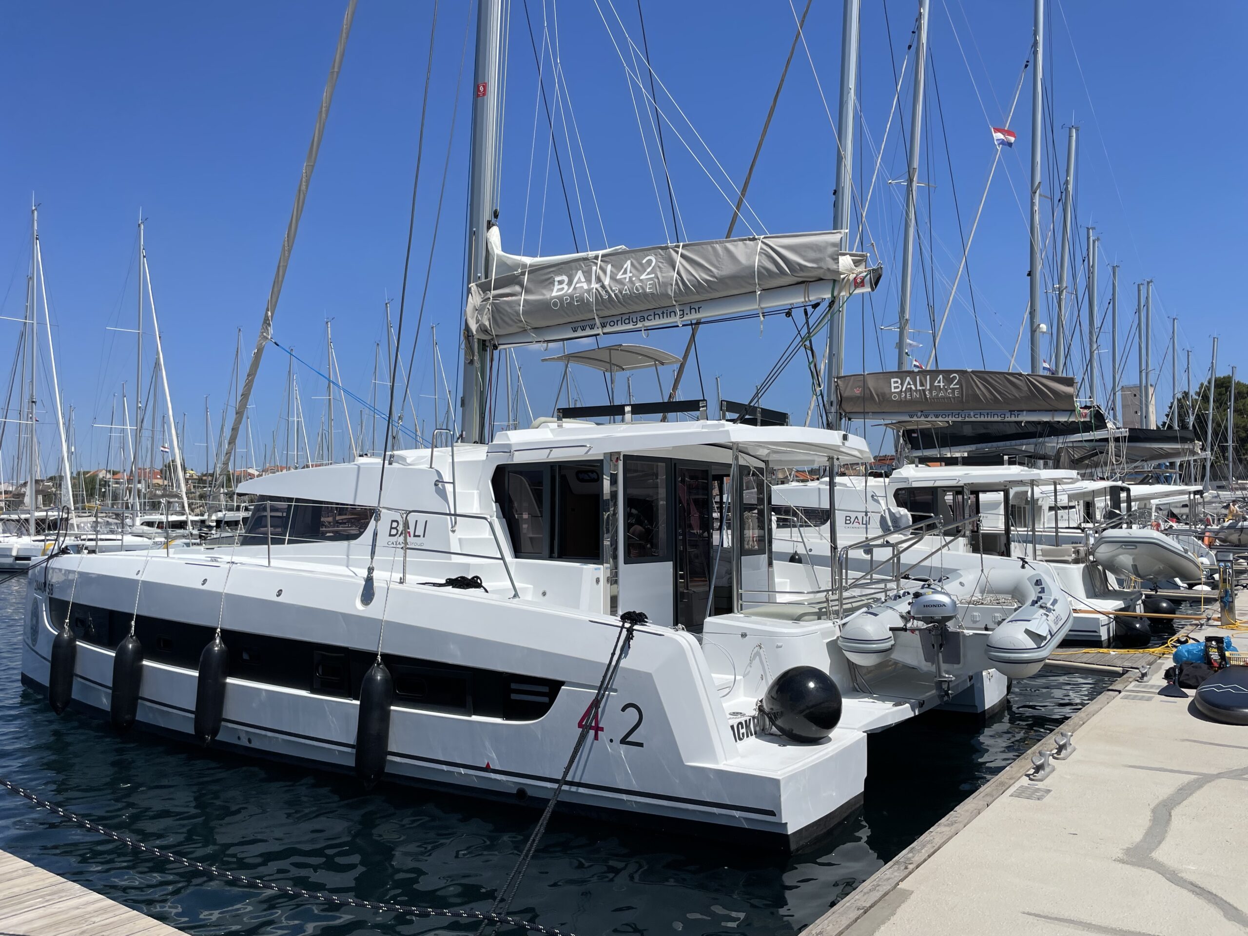 Bali 4.2 – 4 + 2 cab. – Catamaran