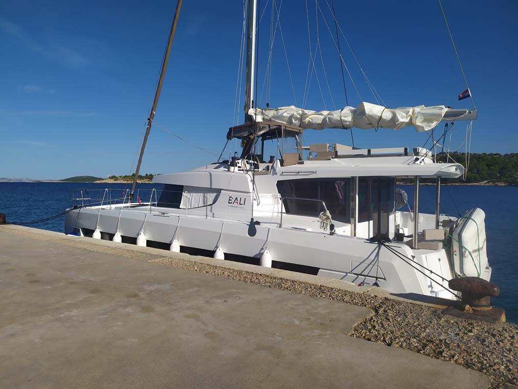 Bali 4.4 – 4 + 1 cab. – Catamaran