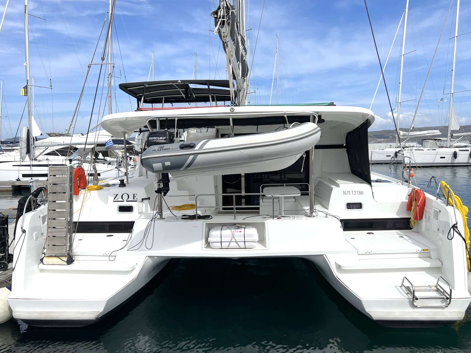 Lagoon 42 – 4 + 2 cab. – Catamaran