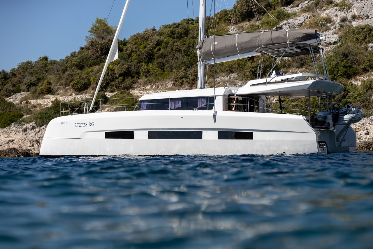 Dufour 48 Catamaran – 5 + 1 cab. – Catamaran