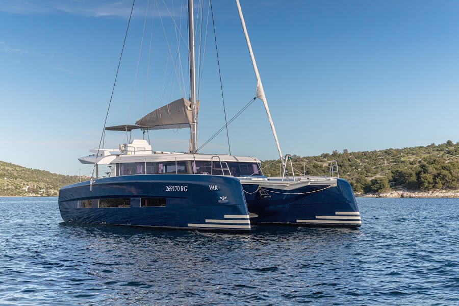 Dufour 48 Catamaran – 5 + 1 cab. – Catamaran