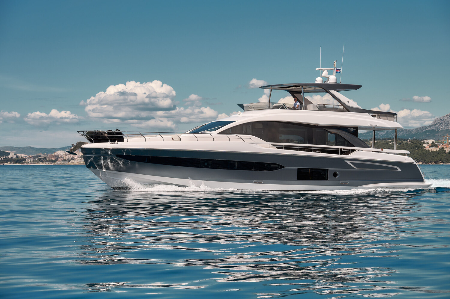 Azimut 78 Fly – 4 + 1 cab. – Motor yacht
