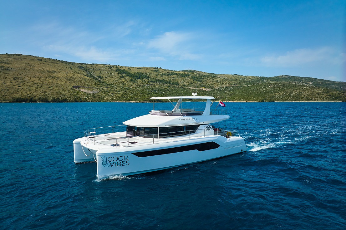 Leopard 53 – OW – Power catamaran