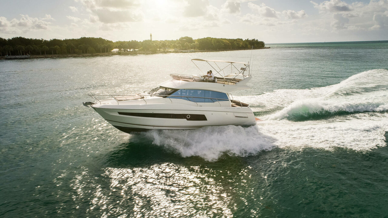 Prestige 460 Fly – 3 + 1 cab. – Motor yacht