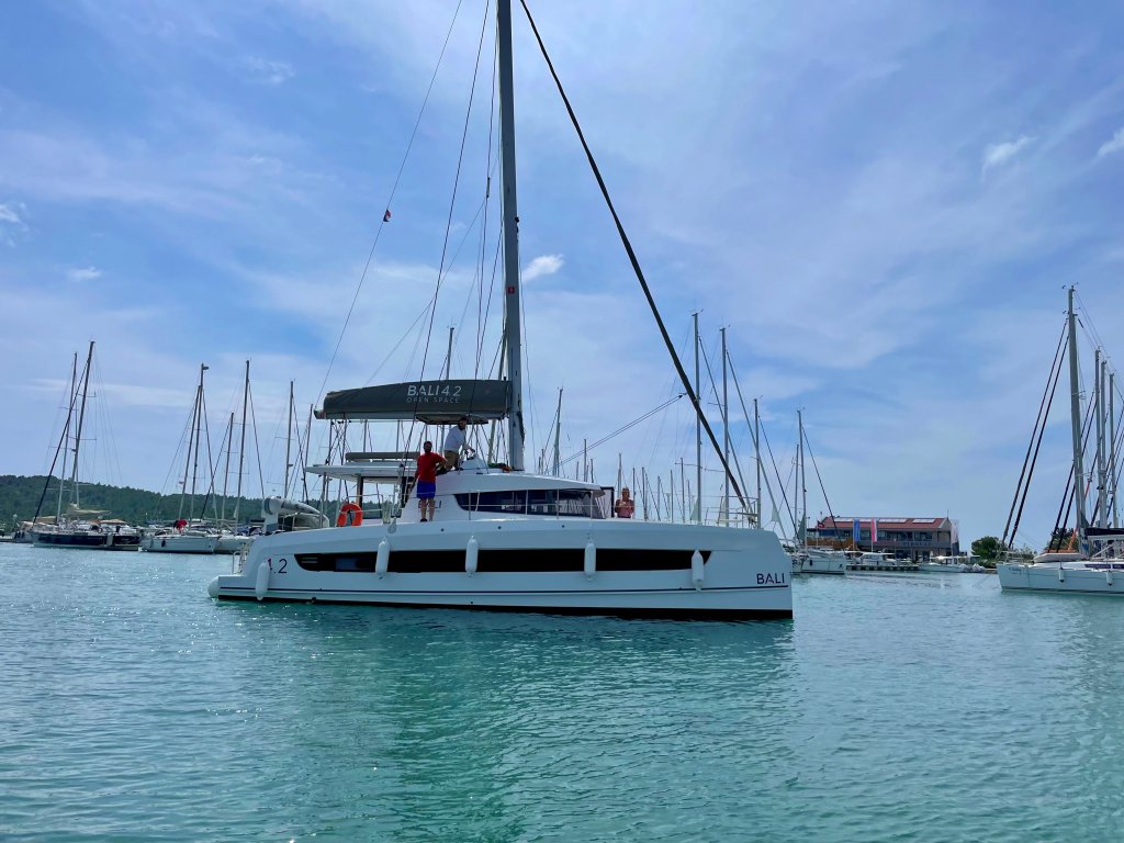 Bali 4.2 – 4 + 1 cab. – Catamaran