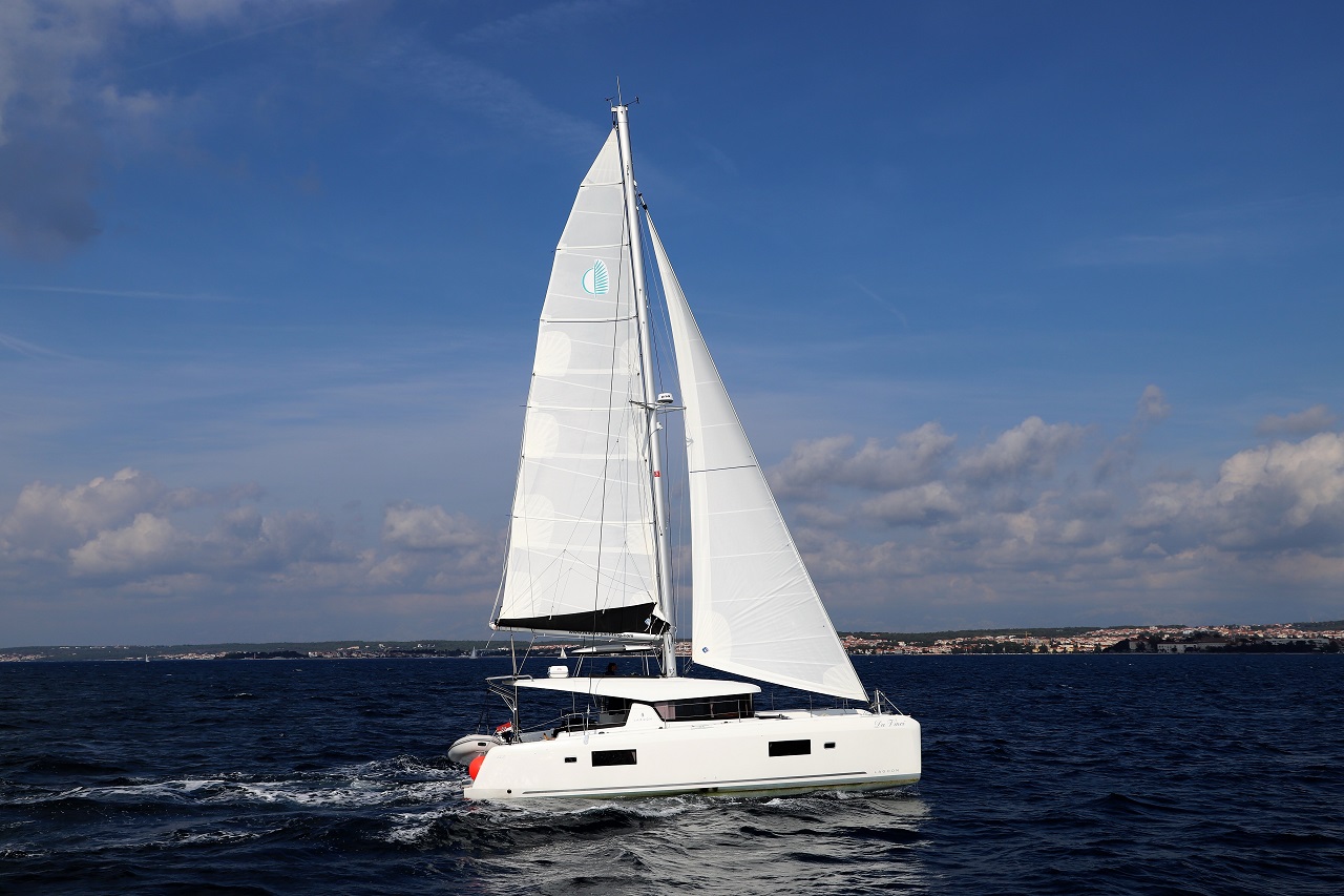 Lagoon 42 – 4 + 2 cab. – Catamaran