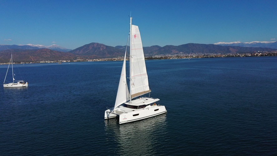 Fountaine Pajot Astrea 42 – 4 + 2 cab. – Catamaran