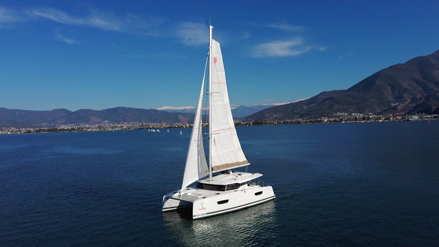 Fountaine Pajot Astrea 42 – 4 + 2 cab. – Catamaran