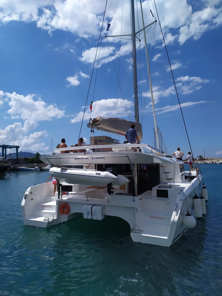 Dufour 48 Catamaran – 5 + 1 cab. – Catamaran