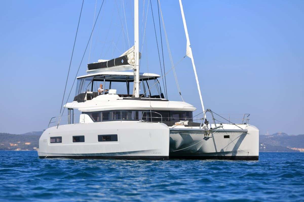 Lagoon 55 – 4 + 2 cab. – Catamaran