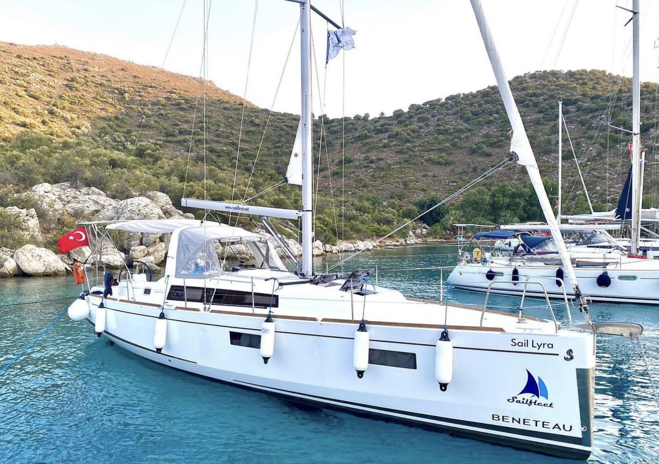 Oceanis 38.1 – Sailing yacht