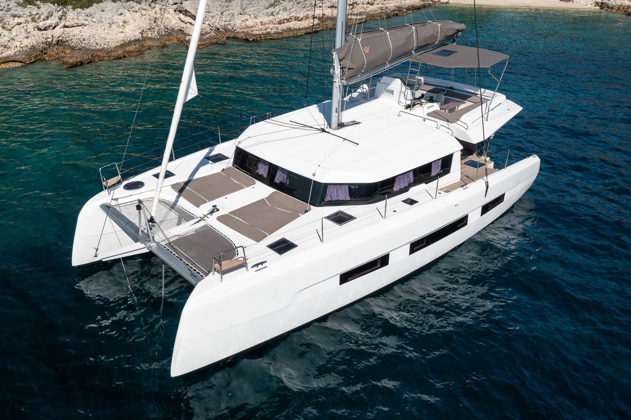 Dufour 48 Catamaran – 5 + 1 cab. – Catamaran