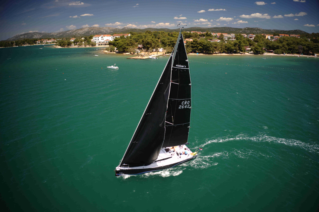 Elan E4 – 2 cab. – Sailing yacht