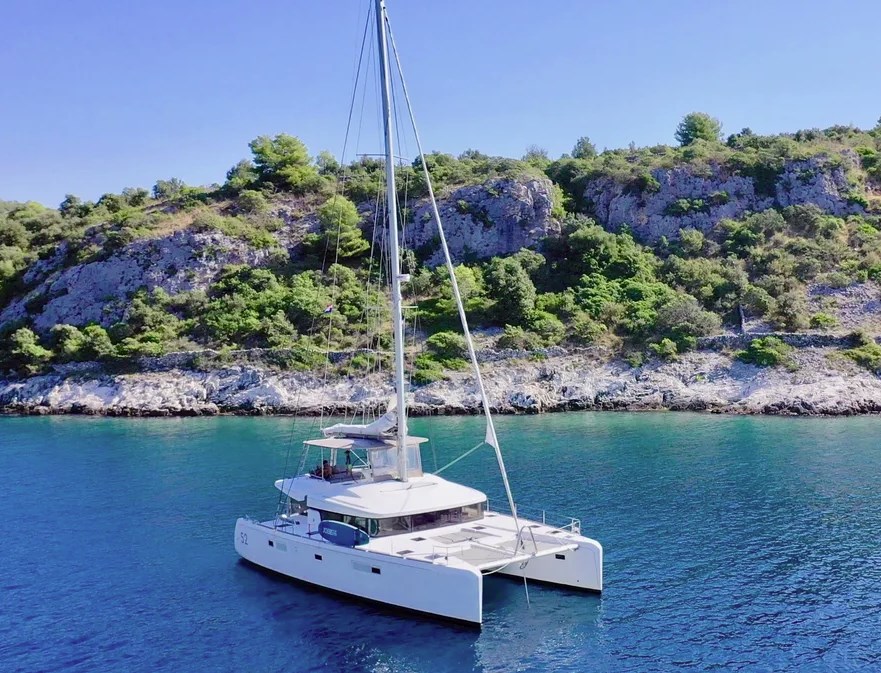 Lagoon 52 F – 4 + 2 cab. – Catamaran