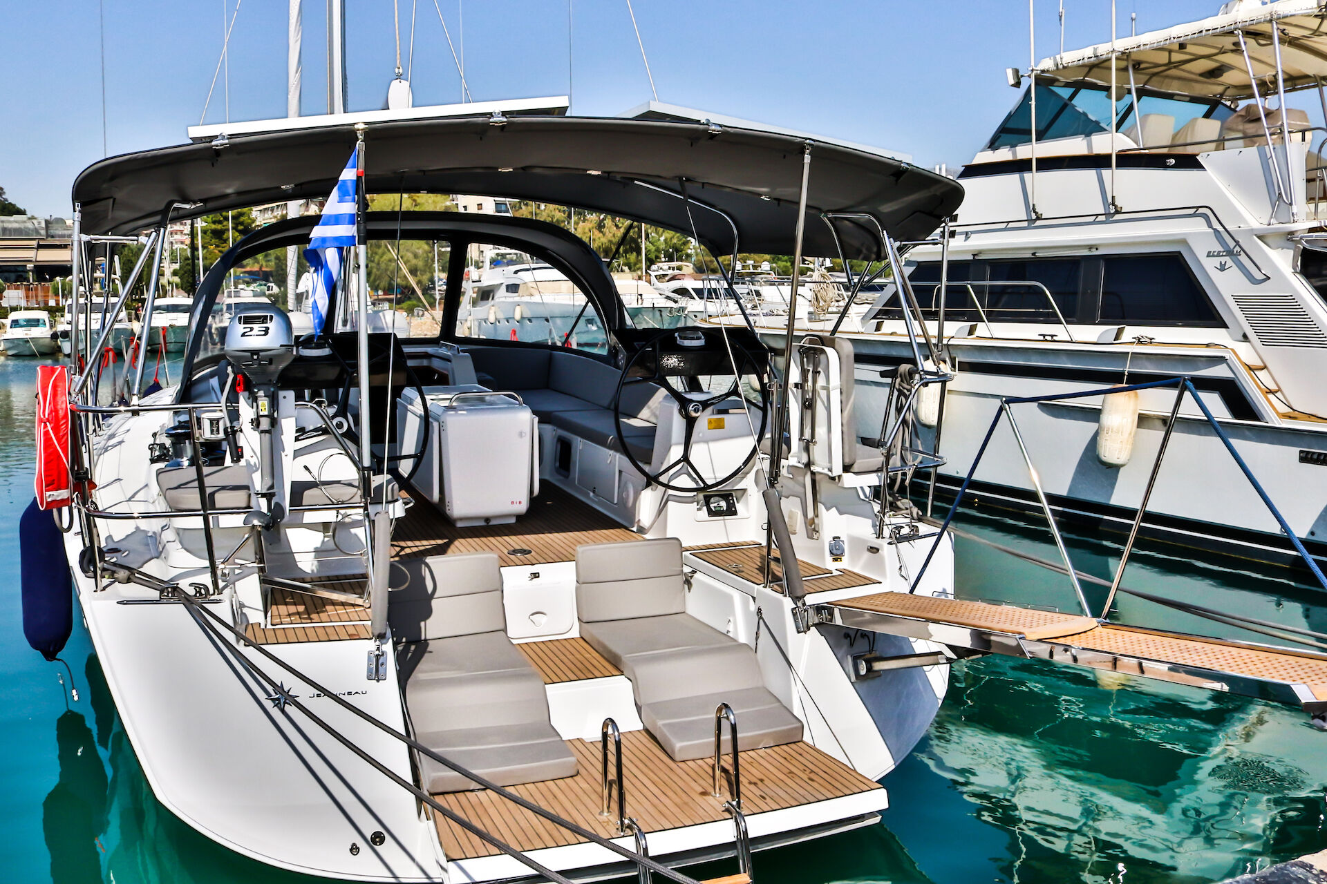 Jeanneau 54 – 5 + 1 cab. – Sailing yacht