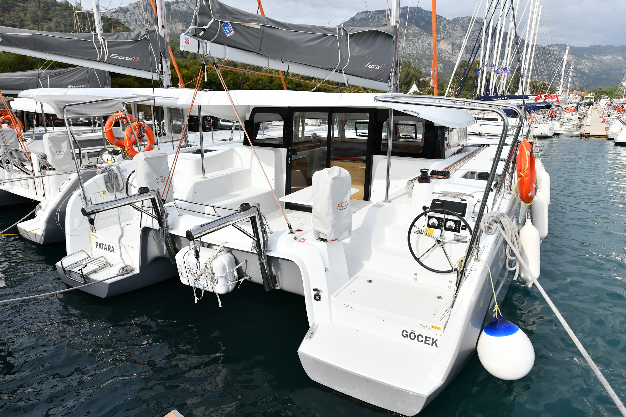 Excess 11 – 4 + 1 + 1 cab. – Catamaran