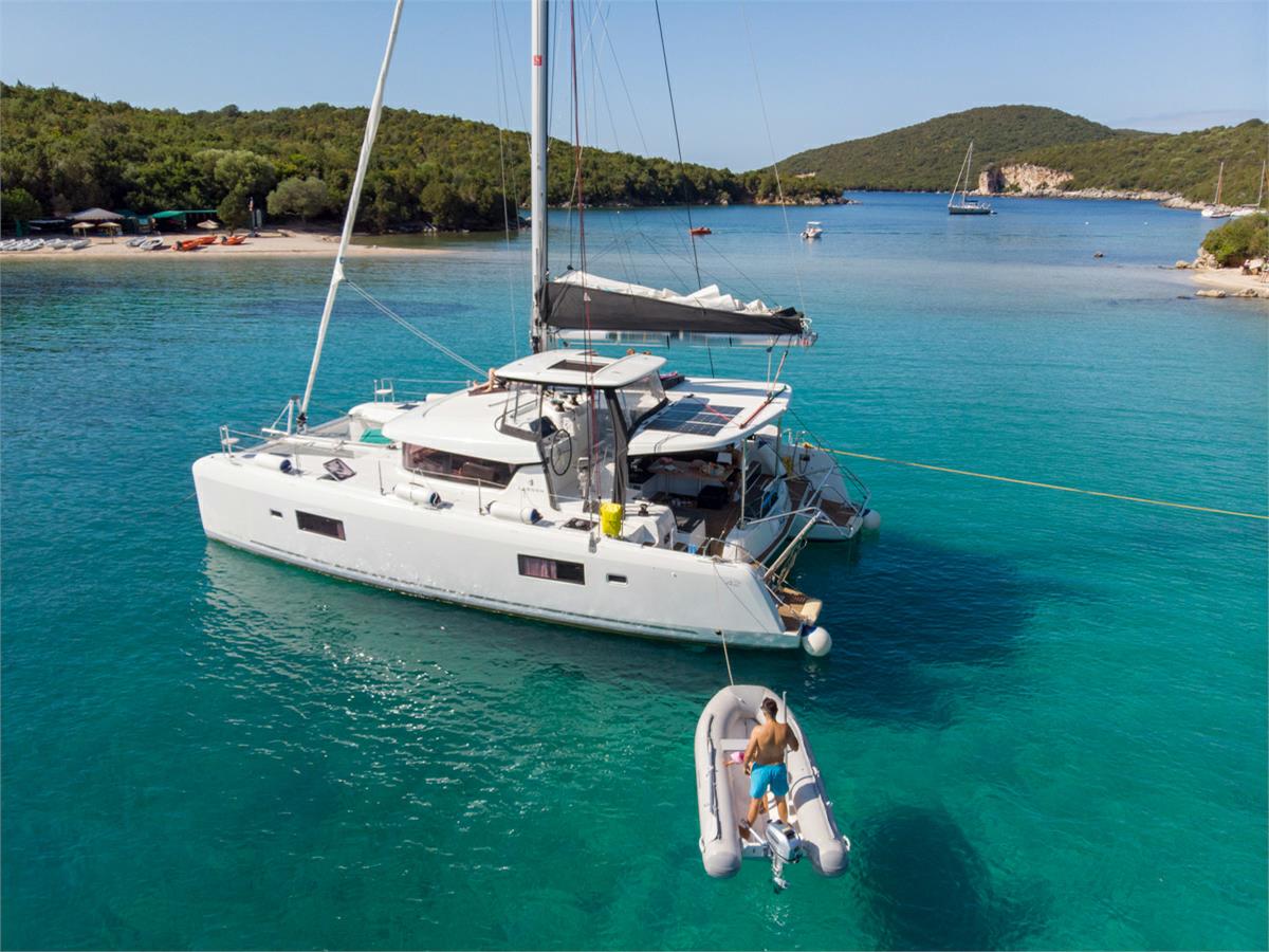 Lagoon 42 – 4 + 2 cab. – Catamaran