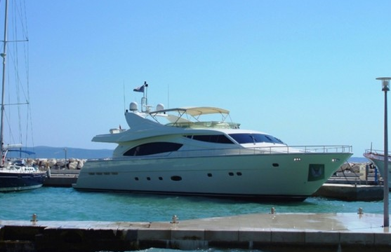 Ferretti Yachts 880 – 4. cab – Motor yacht