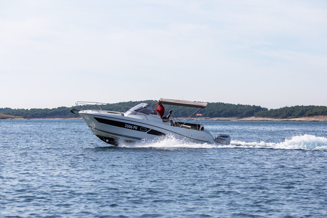 Cap Camarat 9.0 WA – Motor boat