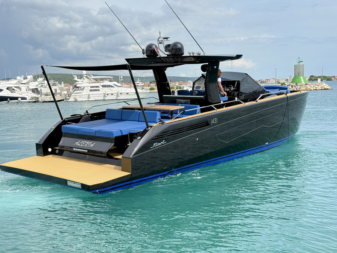 Fiart Seawalker 43 – Motor yacht