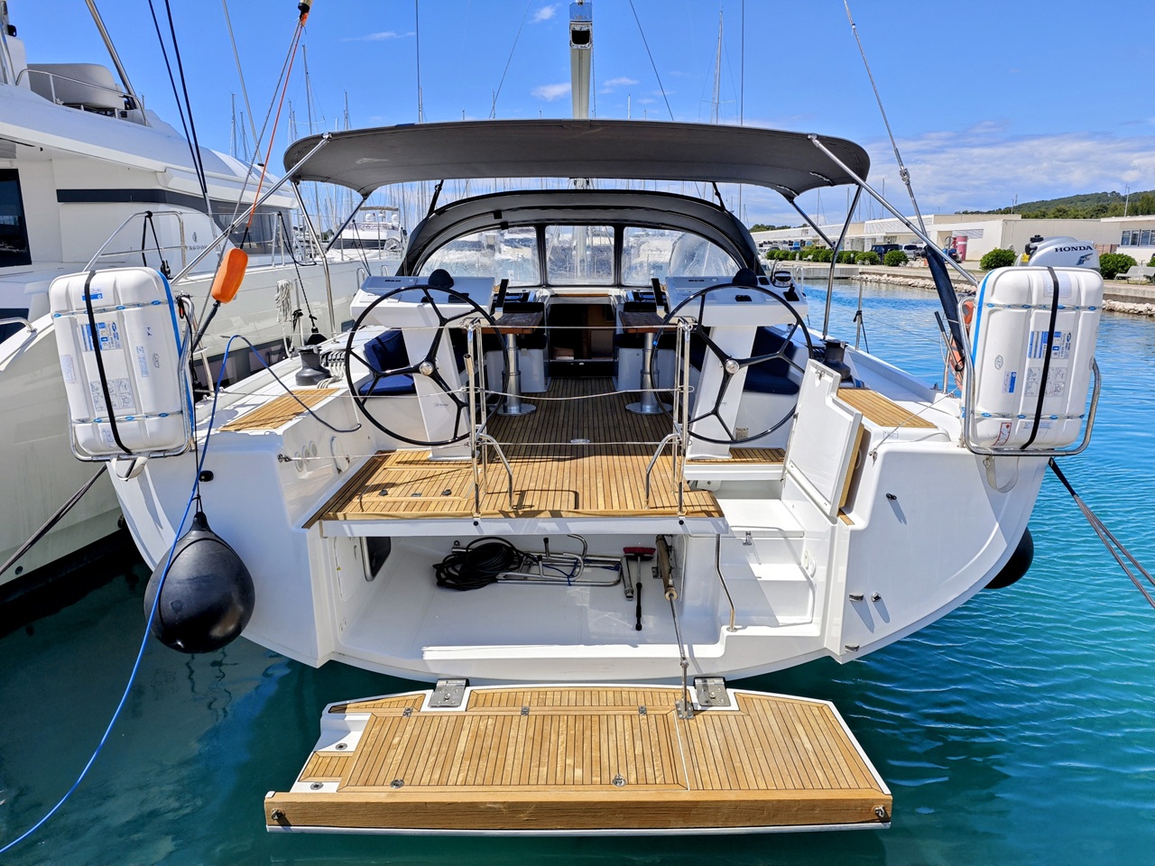 Hanse 548 – 4 + 1 cab. – Sailing yacht