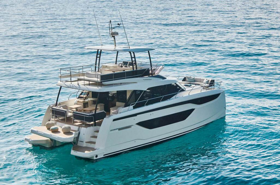 Prestige M48 – 3 + 1 cab. – Power catamaran